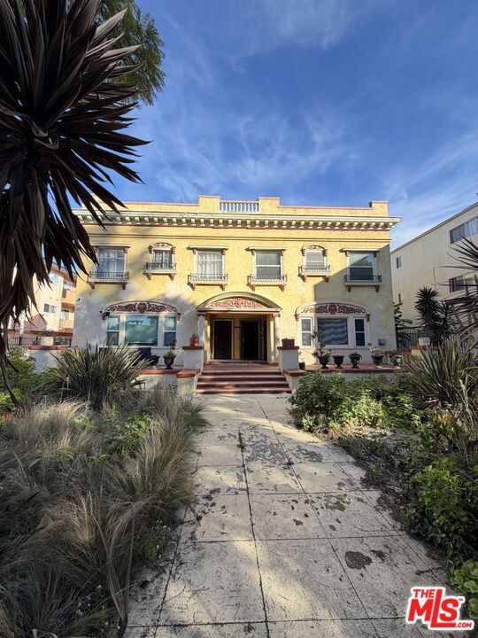 Building Photo - 1404 S St Andrews Pl