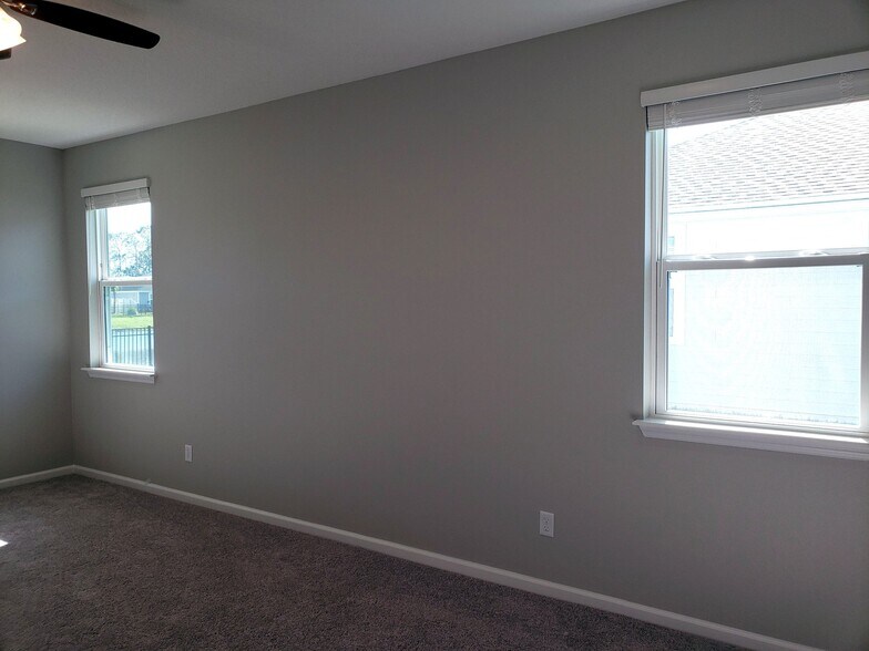 Building Photo - 89 Signet Cir