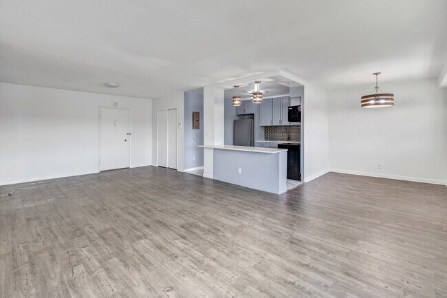 Building Photo - 25 Cartright St
