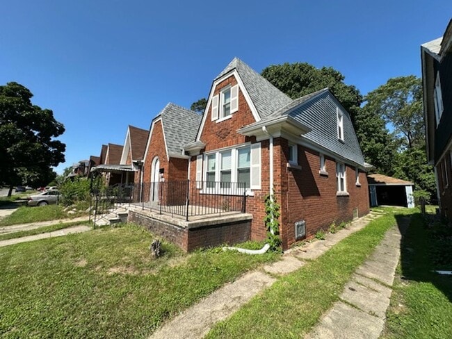 Building Photo - 4 Bedroom 2 Bath Brick Tudor For Lease Wel...