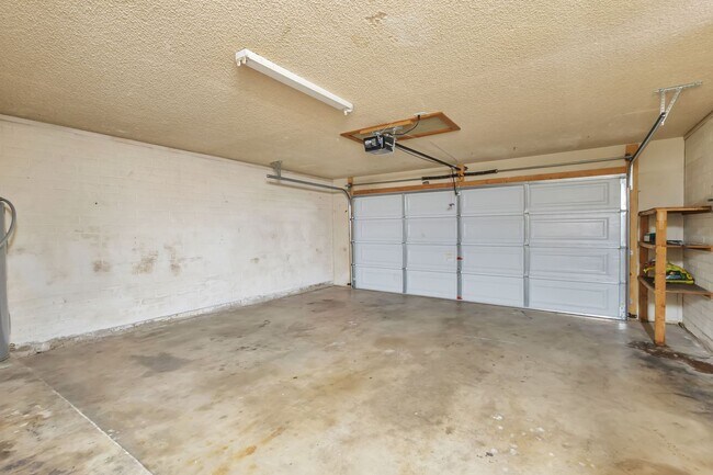 Building Photo - 3511 S Alder Dr