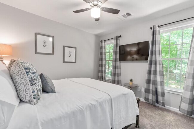 Building Photo - 535 Douthit Ferry Rd