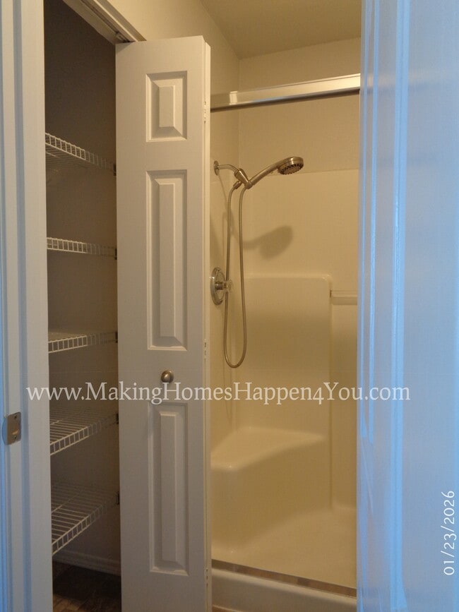 Building Photo - 7475 Parkplace Dr NE