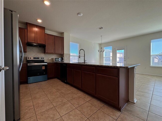 Building Photo - 7607 Lazy Creek Dr