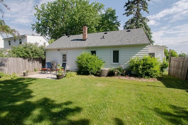 Building Photo - Charming 1-Bed Home With Patio + Garage Minutes From Downtown