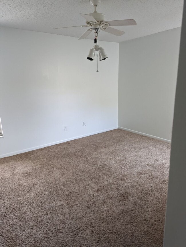 Building Photo - Great 2 bedroom 2 bathroom condo in DeLand...