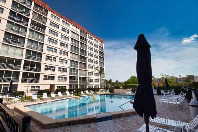 Building Photo - Annual Unfurnished Venice Island Condo – Costa Brava