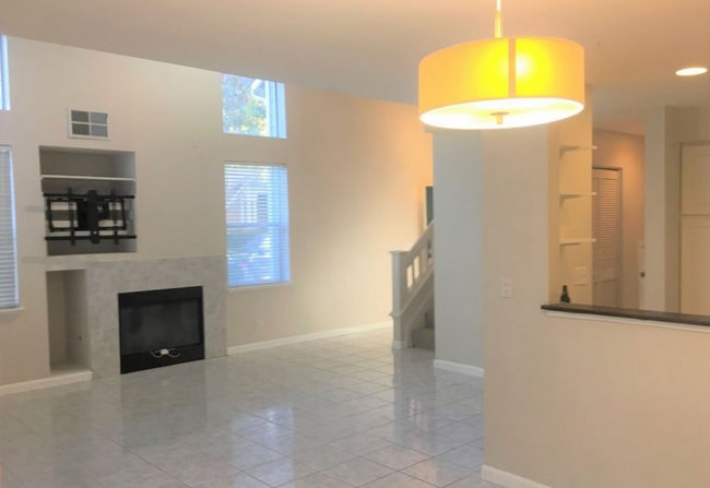 Building Photo - Stunning 3/3 PET FRIENDLY Condo in South San Jose