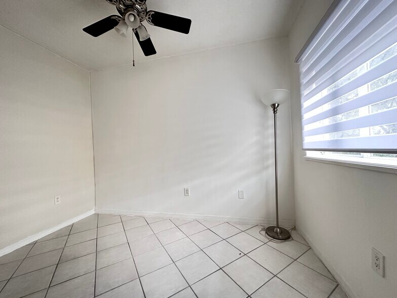 Building Photo - 3051 SW 27th Ave