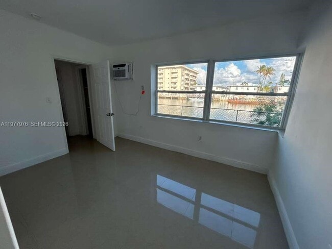 Building Photo - 8321 Crespi Blvd