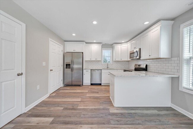 Building Photo - 1702 Baldwin Ave NE