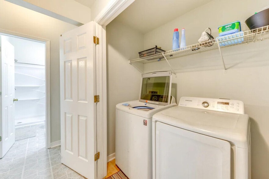 Building Photo - 1913 Dinwiddie Ave