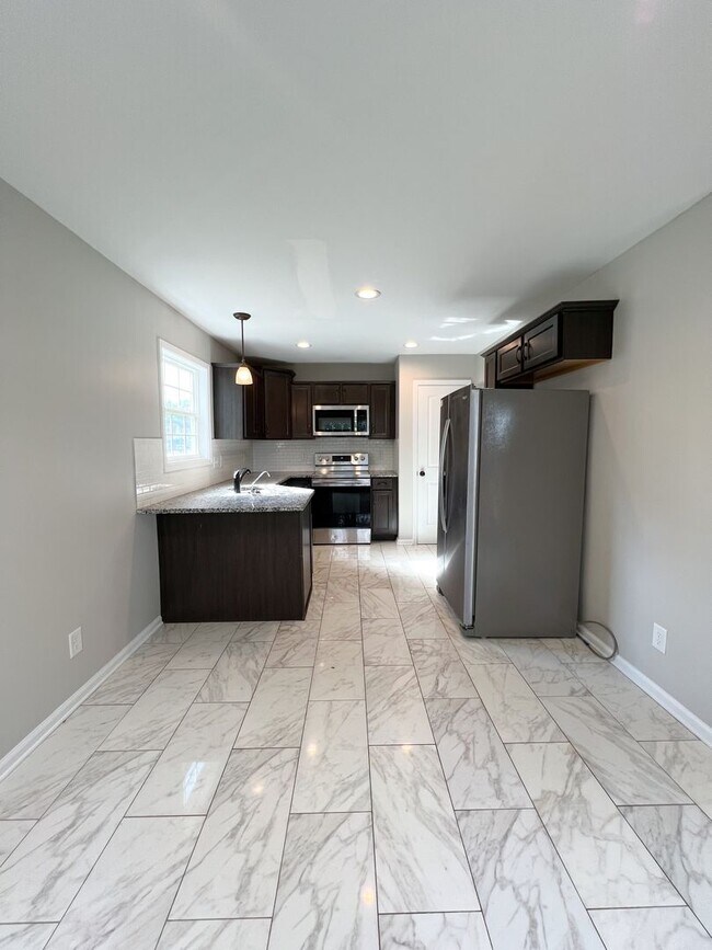 Building Photo - 358 Chalet Cir