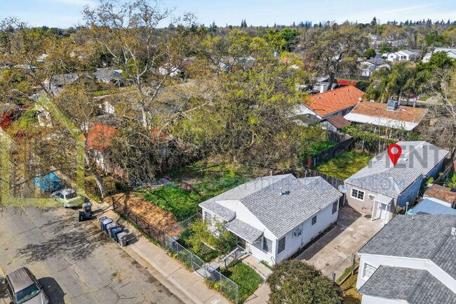 Building Photo - 3647 18th Ave