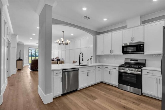 Building Photo - 15736 Sunny Day Dr