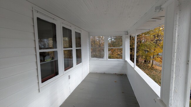 Building Photo - A charming 3-bedroom, 1.5-bathroom home located in the vibrant city of Akron