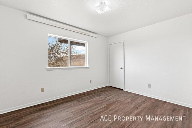 Building Photo - 720 Mallow St