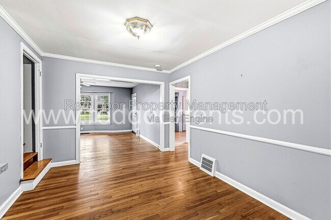 Building Photo - 129 E 49th St