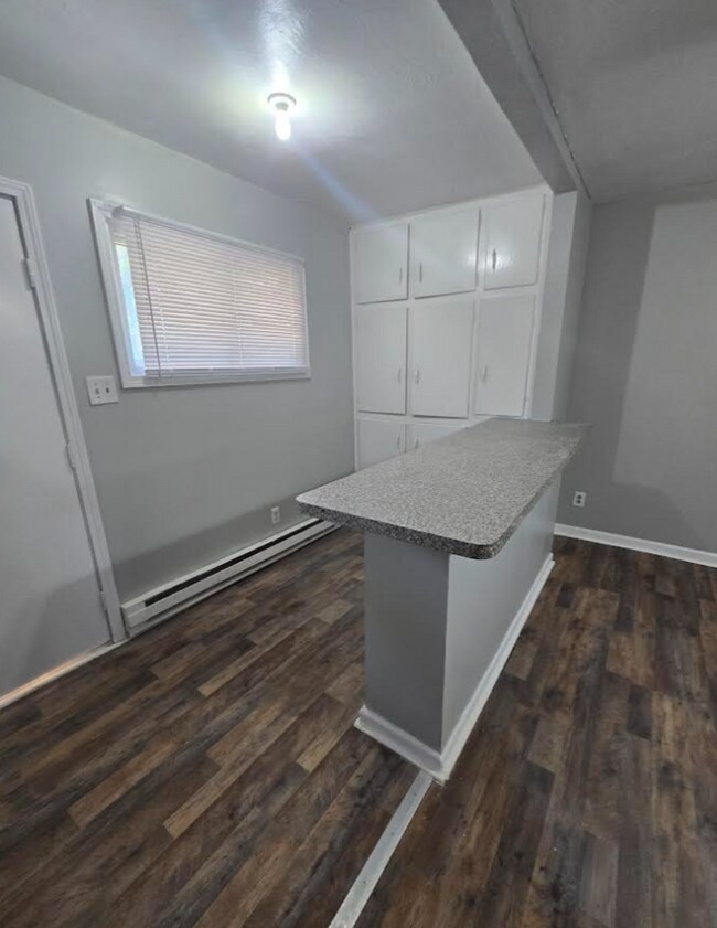 Building Photo - Large Three Bedroom with Bonus Room Single...