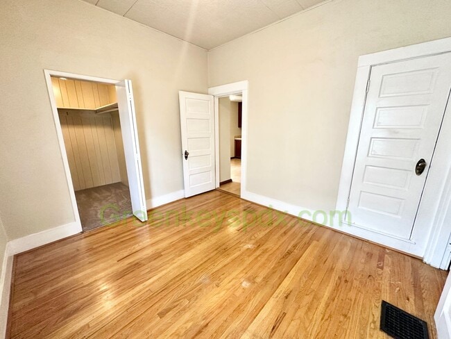 Building Photo - 806 SE 45th Ave