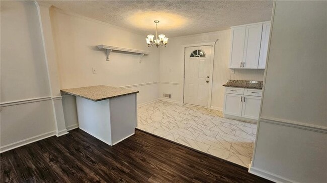 Building Photo - 1231 Woodleigh Rd SW