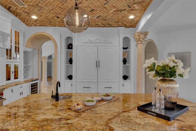 Building Photo - 1011 Rhodes Villa Ave