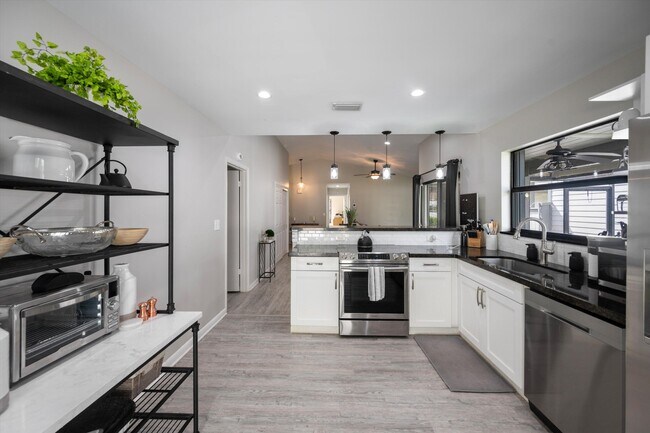 Building Photo - 2482 Bedford Mews Dr