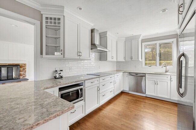 Building Photo - 41 Butternut Ln