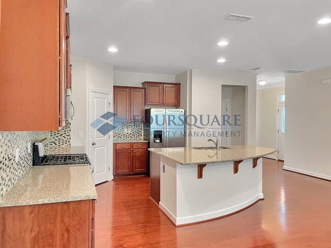 Building Photo - Spacious End-Unit Townhome with 2-Car Garage & Private Patio – Near Beaver Creek & Downtown Apex