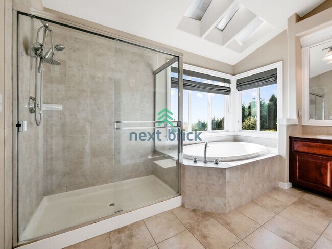 Building Photo - Stunning 4bed/2.5bath Norris Home with a V...