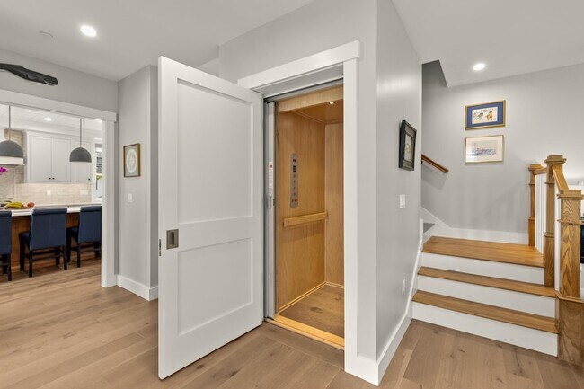 Building Photo - 28 Little Bay Dr