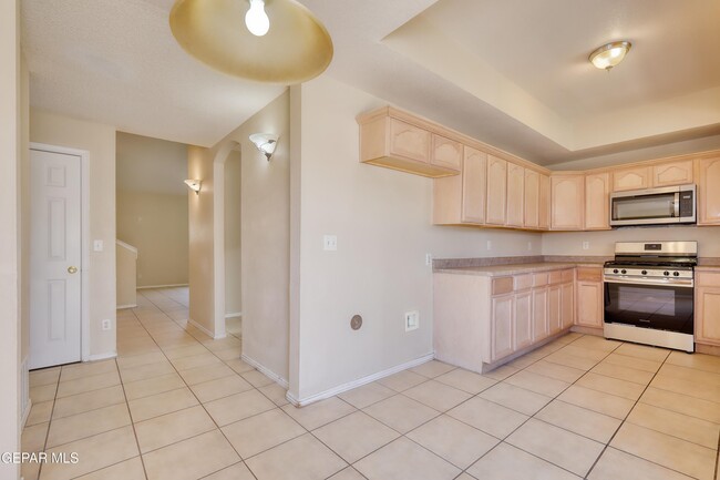 Building Photo - 3104 Tierra Paola Ln