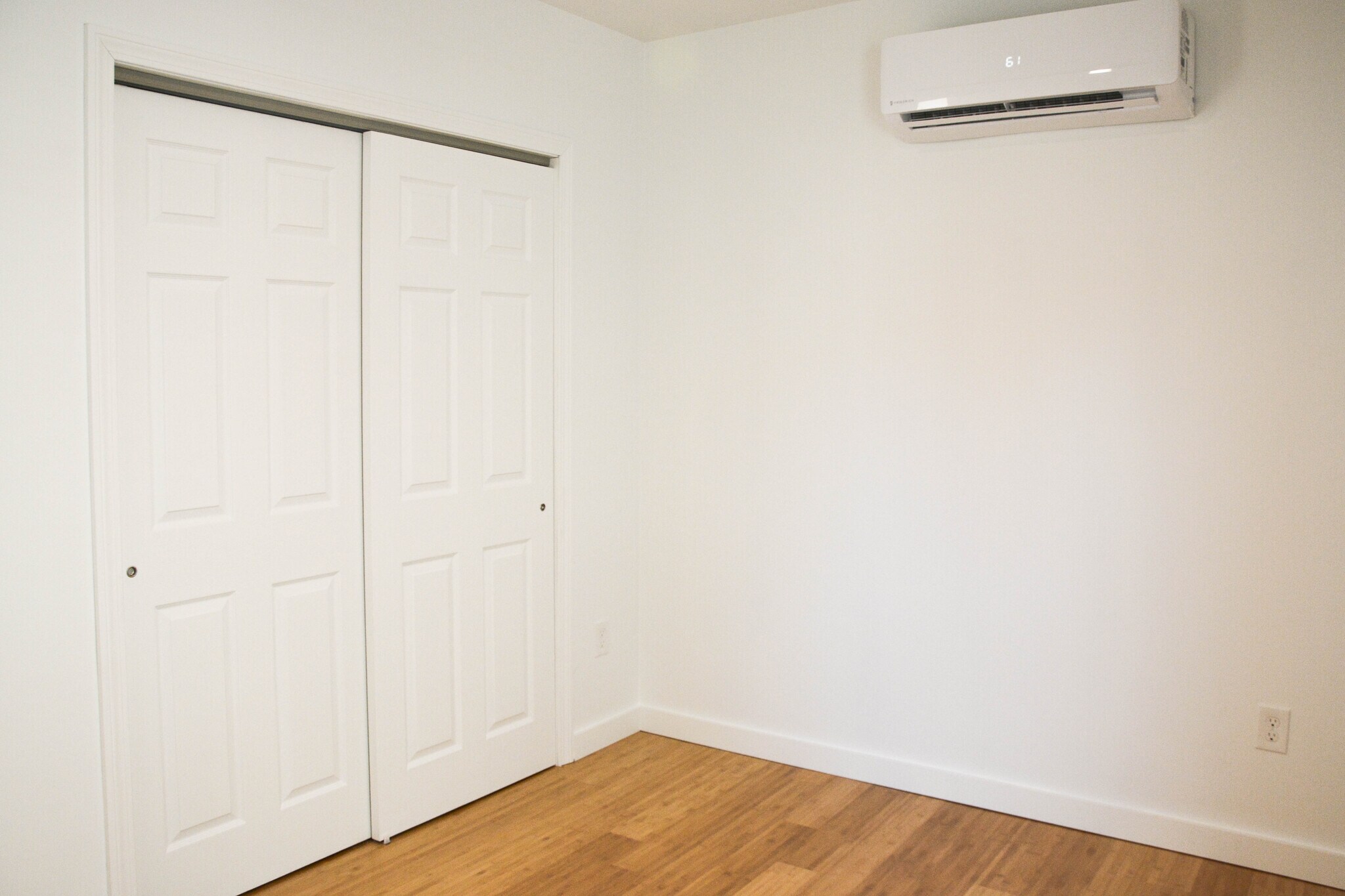 Building Photo - 548 Main St