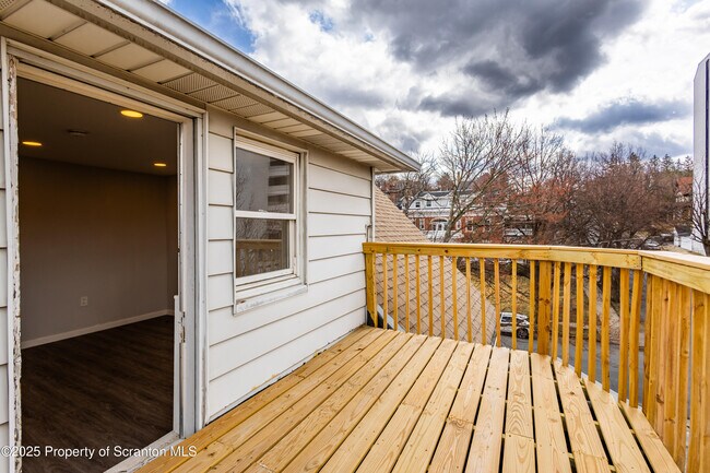 Building Photo - 601 Clay Ave