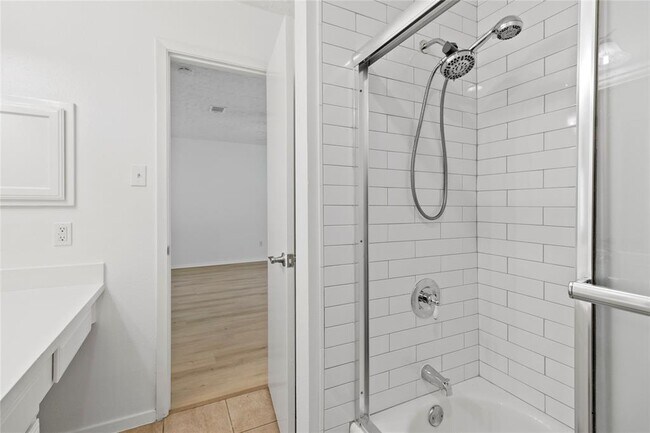 Building Photo - 126 Wood Hollow Dr