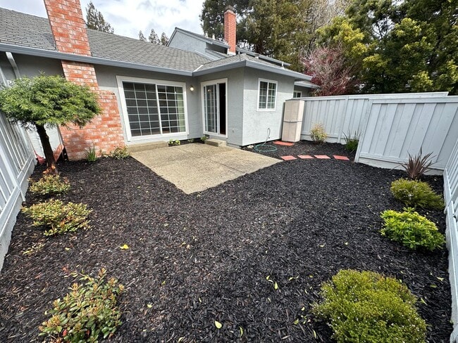 Building Photo - 2 Bed 2 Bath W/ 2 Car Garage In Bancroft V...