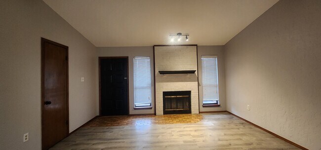 Building Photo - 907 NE Tortoise Dr