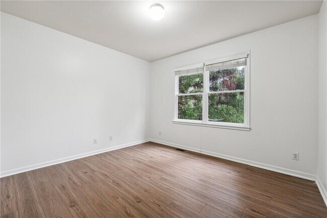 Building Photo - 2075 Willshire Glen