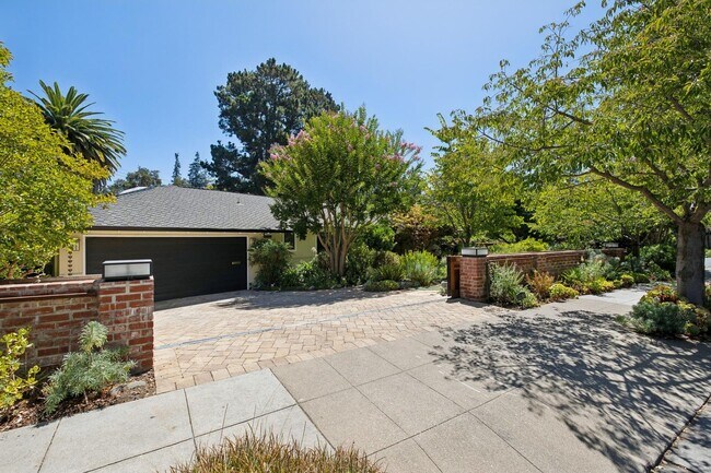 Building Photo - Beautiful Ranch Home with Bonus Room & Detached ADU | Minutes to Downtown
