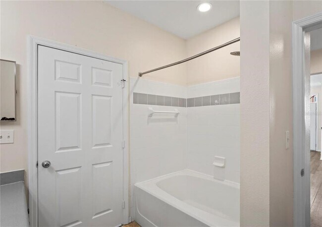 Building Photo - 10512 White Lake Ct
