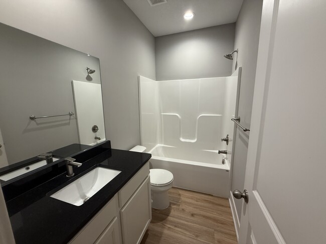 Building Photo - 405 SE 14th St