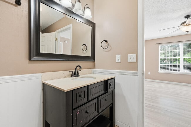 Building Photo - 357 Timber Wind Dr