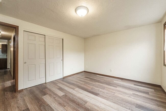 Building Photo - 2 Bedroom 2 Bath with single car garage