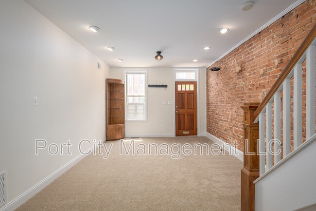 Building Photo - 412 Gittings St