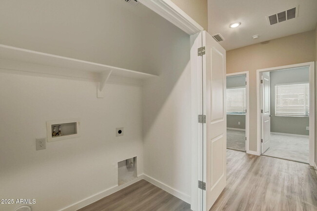 Building Photo - 16601 N Parkview Pl