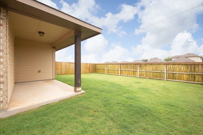 Building Photo - GORGEOUS 3 BEDROOM DUPLEX LOCATED IN BASTR...