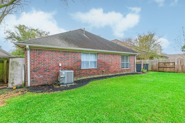 Building Photo - 18422 Cobblestone Dr