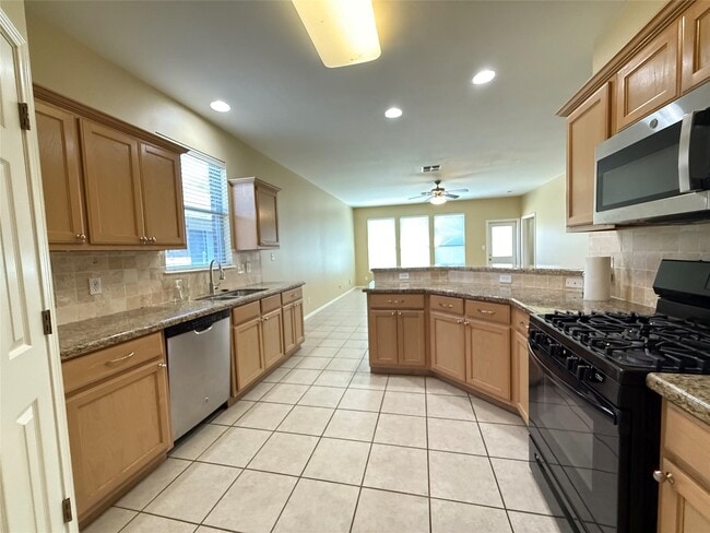 Building Photo - 211 Riata