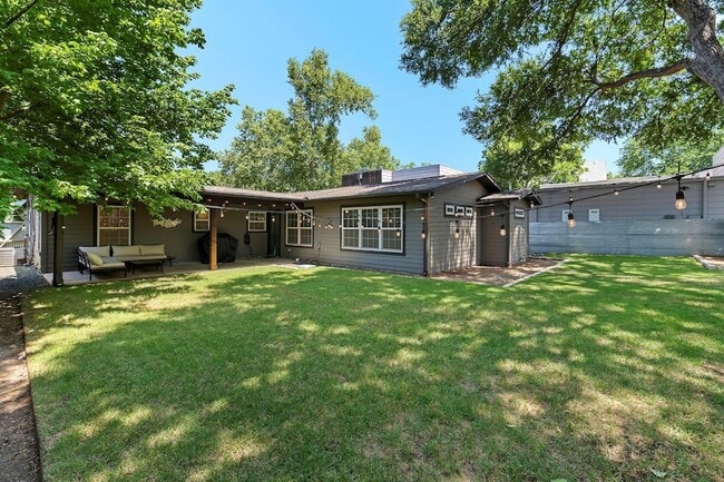 Building Photo - 3307 Garden Villa Ln