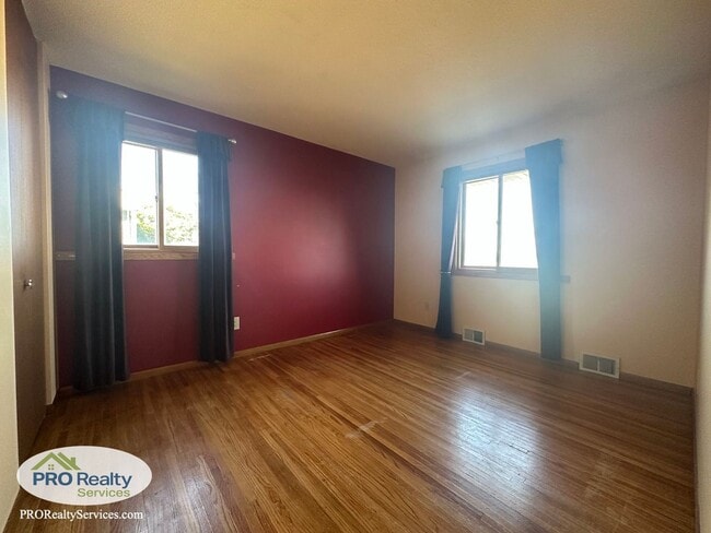 Building Photo - 3 Bedroom Home in Crystal